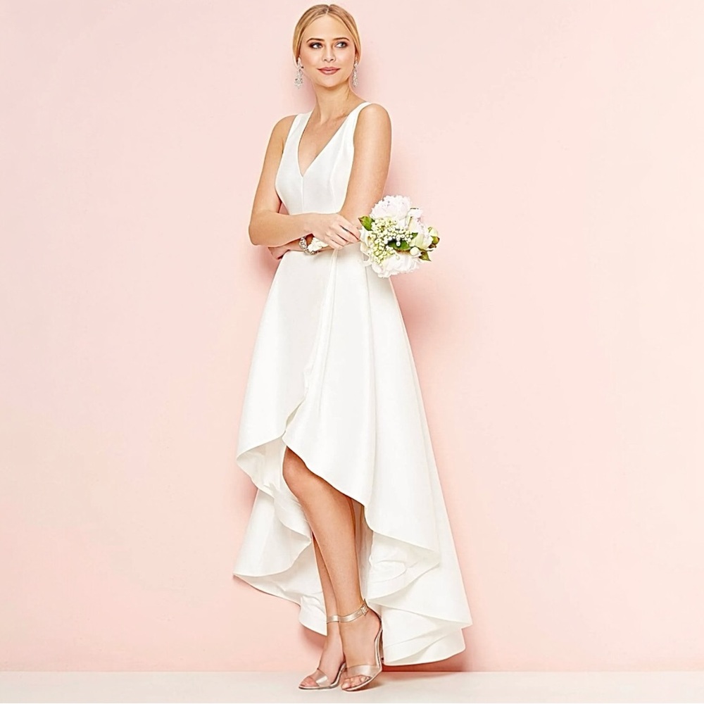 Calvin Klein White High-Low A-Line‎ Gown Size 10